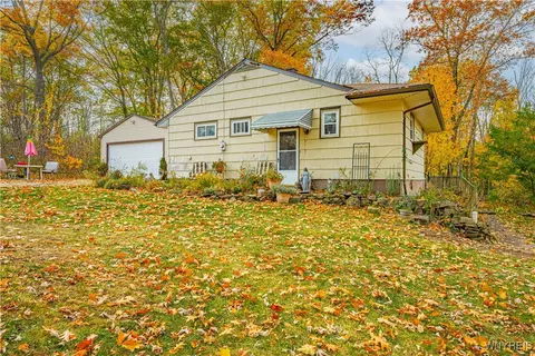 4720 Plank Rd, Cambria, NY 14094