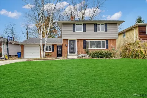 68 Cottonwood Dr, Amherst, NY 14221