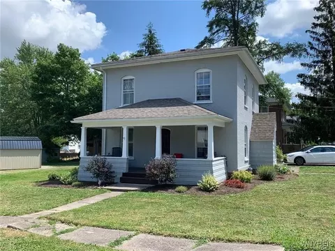 17 Mechanic St, Royalton, NY 14105