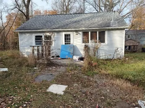194 Porter Ave, Evans, NY 14006
