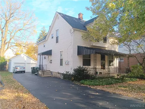 147 Park Dr, Amherst, NY 14221