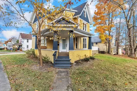 29 High St, Evans, NY 14006