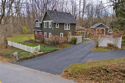 2342 Darling Rd, Aurora, NY 14139