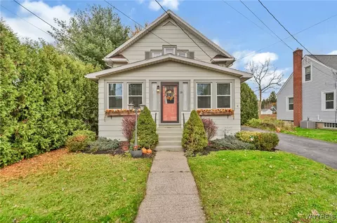 18 Beverly Pl, Hamburg, NY 14075