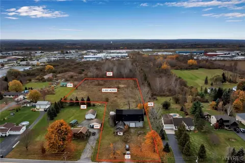 135 Peppermint Rd, Lancaster, NY 14086