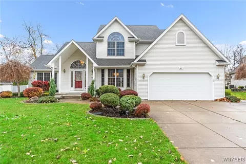 47 Greenmeadow Dr, Lancaster, NY 14086