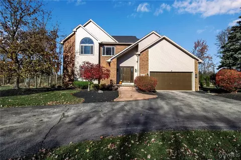 5578 Woodsedge Ct, Buffalo, NY 14221