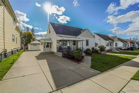 205 Clover Pl, Cheektowaga, NY 14225