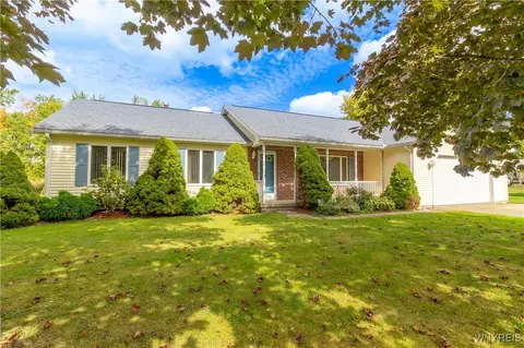 11 Elmtree Rd, Orchard Park, NY 14127