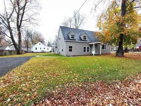 7012 Putnam Dr, Evans, NY 14047 photo 2