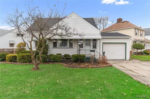 25 Charnwood Dr, Cheektowaga, NY 14215