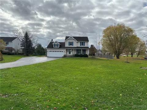 4658 Meyer Rd, Pendleton, NY 14120