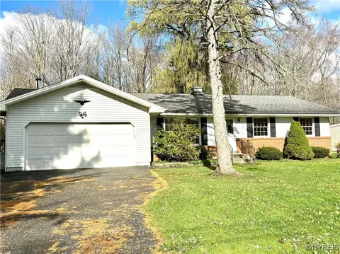 51 Woodside Dr, Elma, NY 14059
