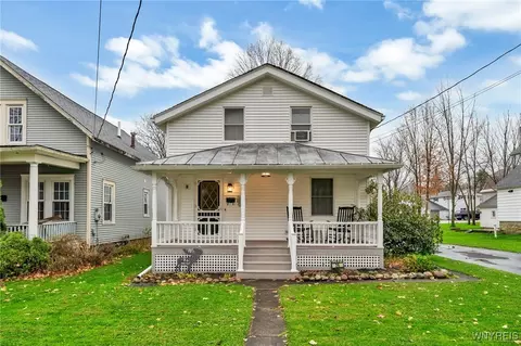 26 Park St, Gowanda, NY 14070