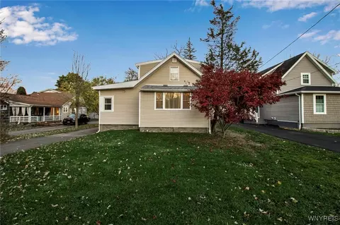 349 Park Club Ln, Amherst, NY 14221