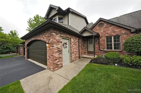 3 In The Woods Ln, West Seneca, NY 14224