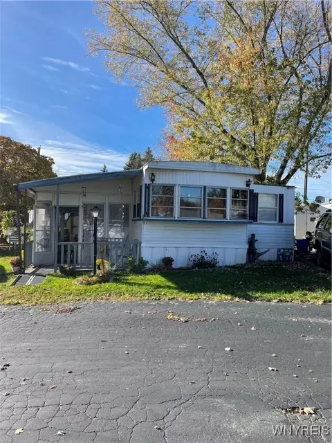 83 Andrus Cir, Hanover, NY 14136