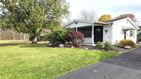 10417 High St, North Collins, NY 14111