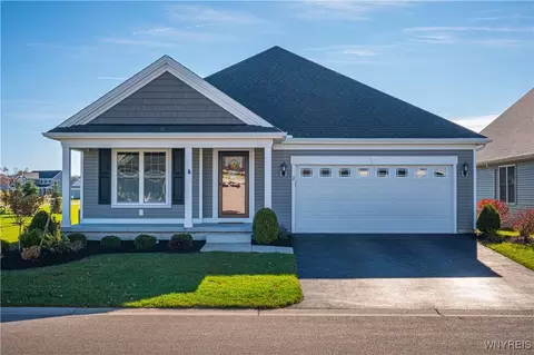 2 Saybrook Dr, Lancaster, NY 14086
