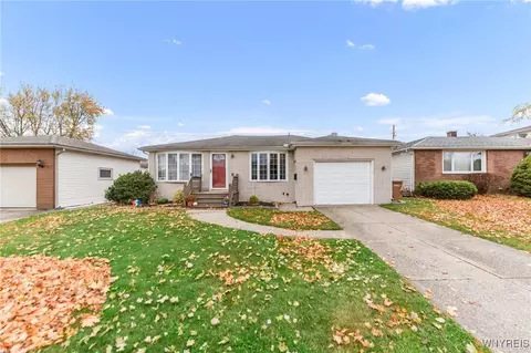 21 Grand Prix Dr, Cheektowaga, NY 14227