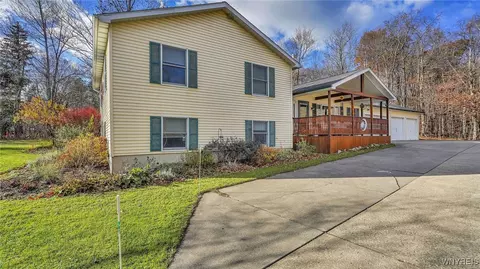 1109 Luther Rd, Aurora, NY 14052