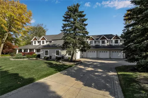 4 Old Hickory Ct, Orchard Park, NY 14127