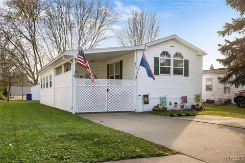 849 Thomas Ln, Evans, NY 14006