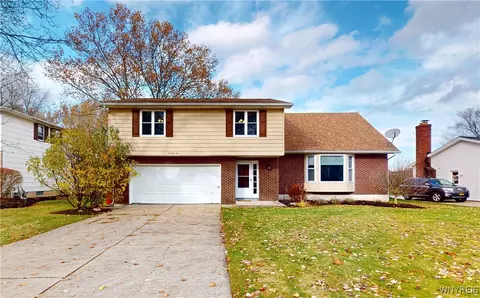 71 Pin Oak Cir, Grand Island, NY 14072