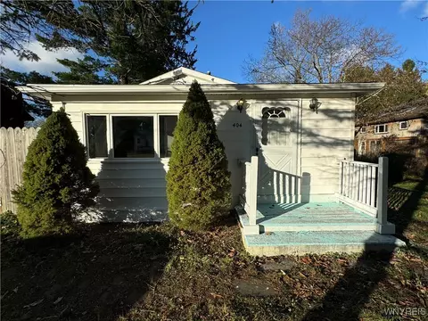 404 E Pleasant Ave, Evans, NY 14006