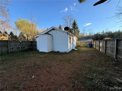 404 E Pleasant Ave, Evans, NY 14006 photo 4