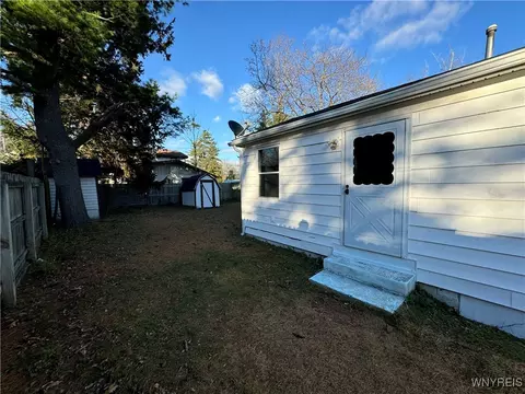 404 E Pleasant Ave, Evans, NY 14006 photo 3