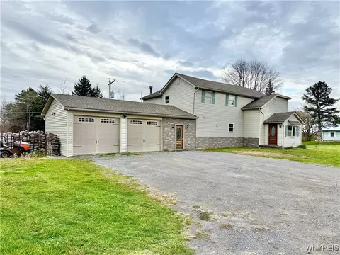 955 Lewiston Rd, Alabama, NY 14013