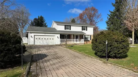 11798 Manitou Dr, Alden, NY 14004