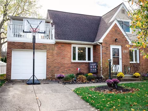 137 Paramount Pkwy, Buffalo, NY 14223