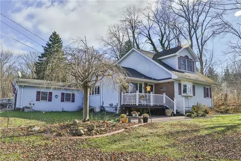1124 Davis Rd, Aurora, NY 14170