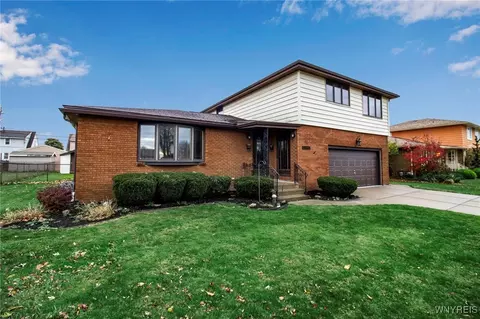 30 Sunrise Dr, Buffalo, NY 14219