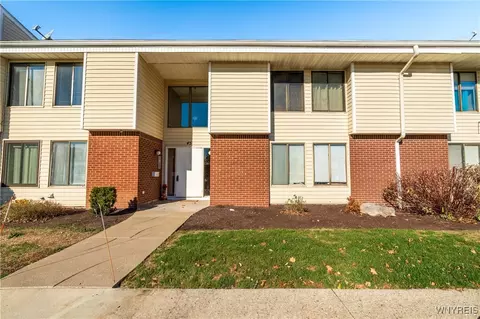 45 Bee Hunter Ct #B, East Amherst, NY 14051