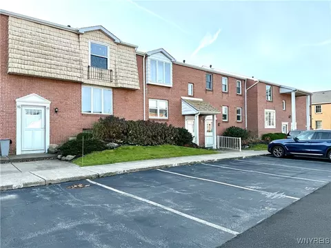 3905 Bowen Rd #42, Lancaster, NY 14086
