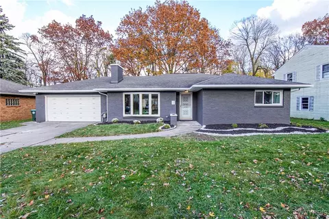 279 Cadman Dr, Amherst, NY 14221