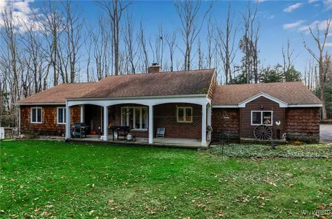15 Cherrywood Rdg, Holland, NY 14080