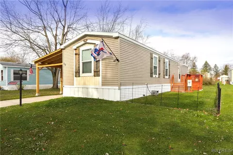 19 Quarry Hl, Newstead, NY 14001