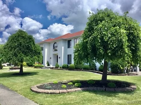 62 Constitution Ave, West Seneca, NY 14224