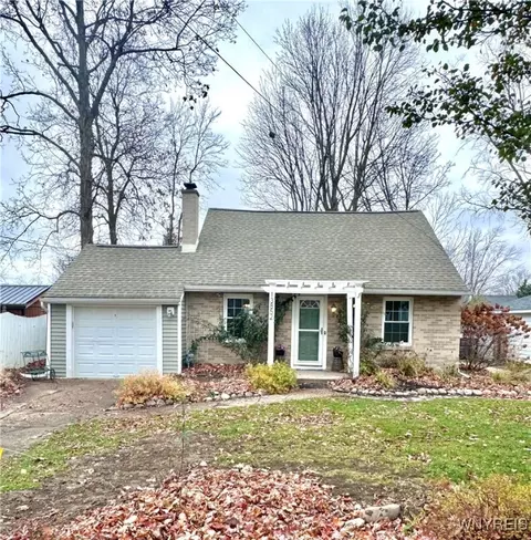 3852 Yale Ave, Hamburg, NY 14075
