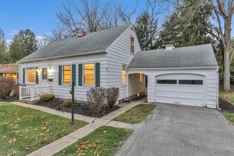 686 Girard Ave, Aurora, NY 14052