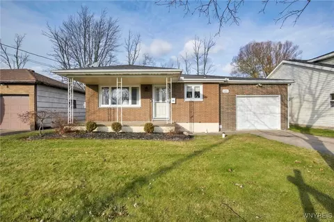 8240 3rd Ave, Niagara, NY 14304