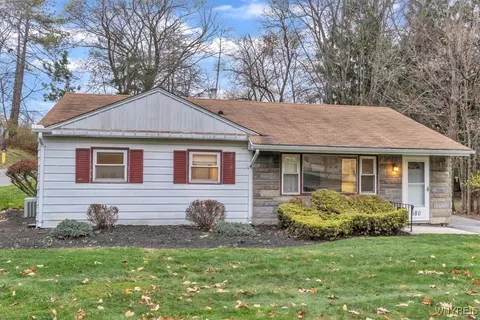680 Girard Ave, Aurora, NY 14052