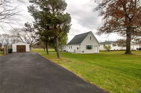 6275 Nash Rd, Wheatfield, NY 14132