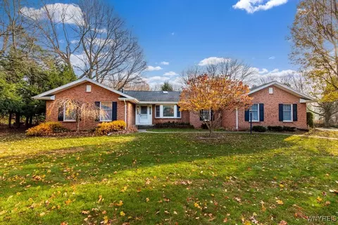 471 N Davis Rd, Elma, NY 14059