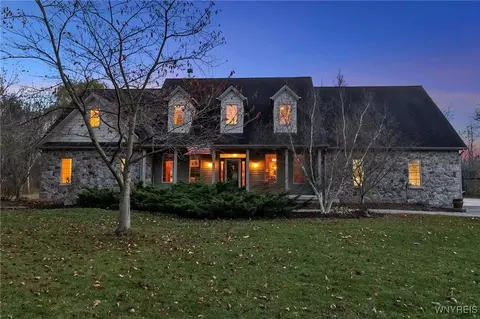 145 Morningside Dr, Grand Island, NY 14072