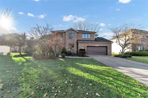 130 E Pinelake Dr, Amherst, NY 14221